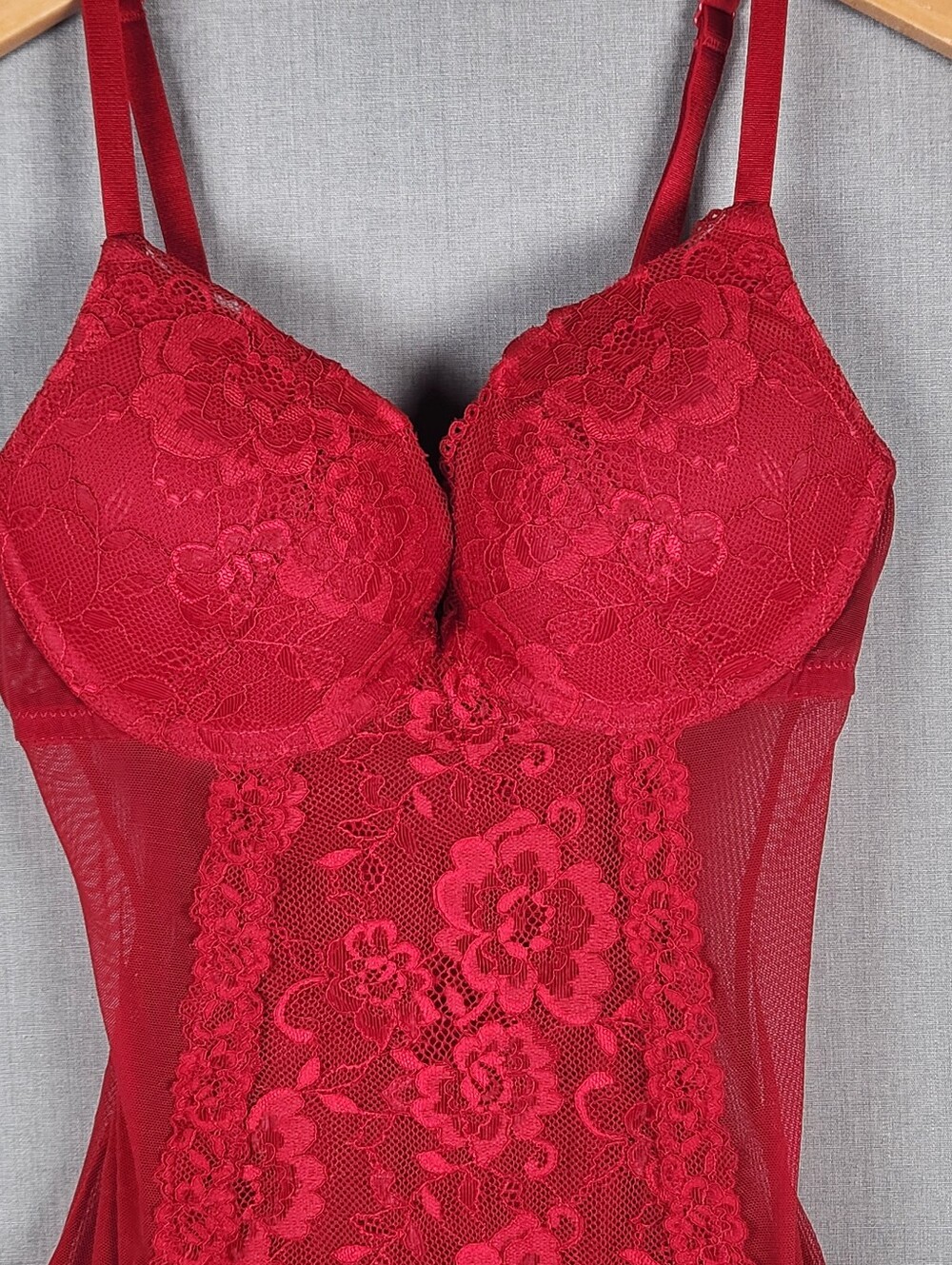 H&M Womens Size 2 Red Sheer Lace Bodysuit Lingerie Padded Underwire Bra